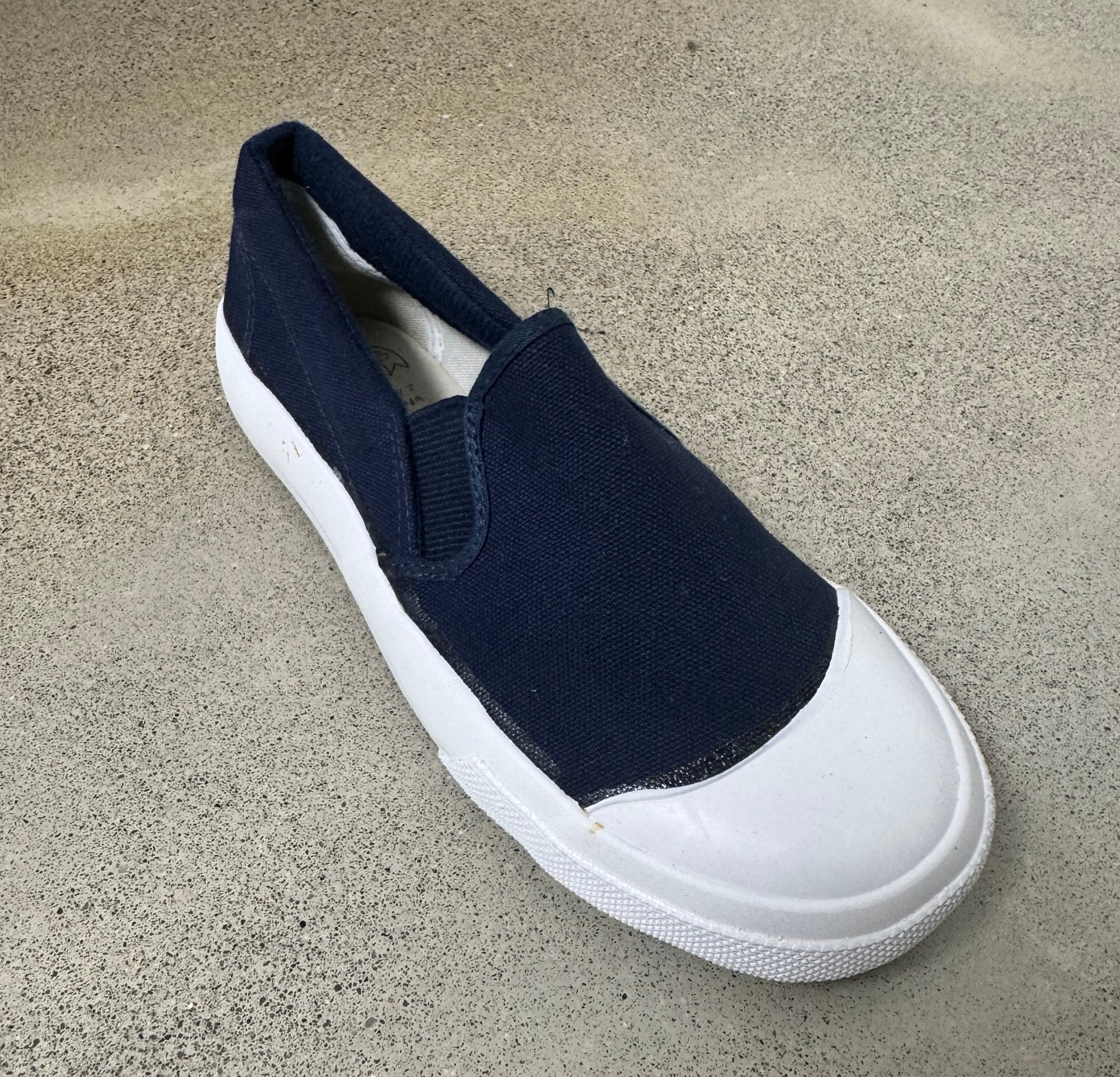 Inmate canvas shoes with toe cap